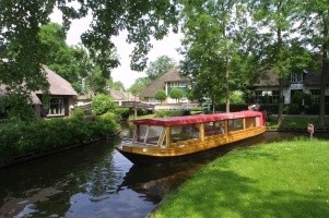 zwemvest verplicht in boot huurboten zwaantje giethoorn botenverhuur zwemvest verplicht in boot huurboten zwaantje giethoorn botenverhuur